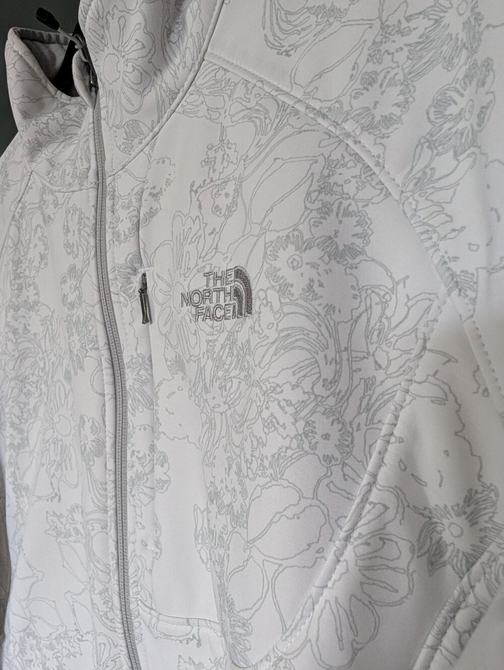 The North Face Women's White Floral Light Softshell Jacket - Picture 2 of 6